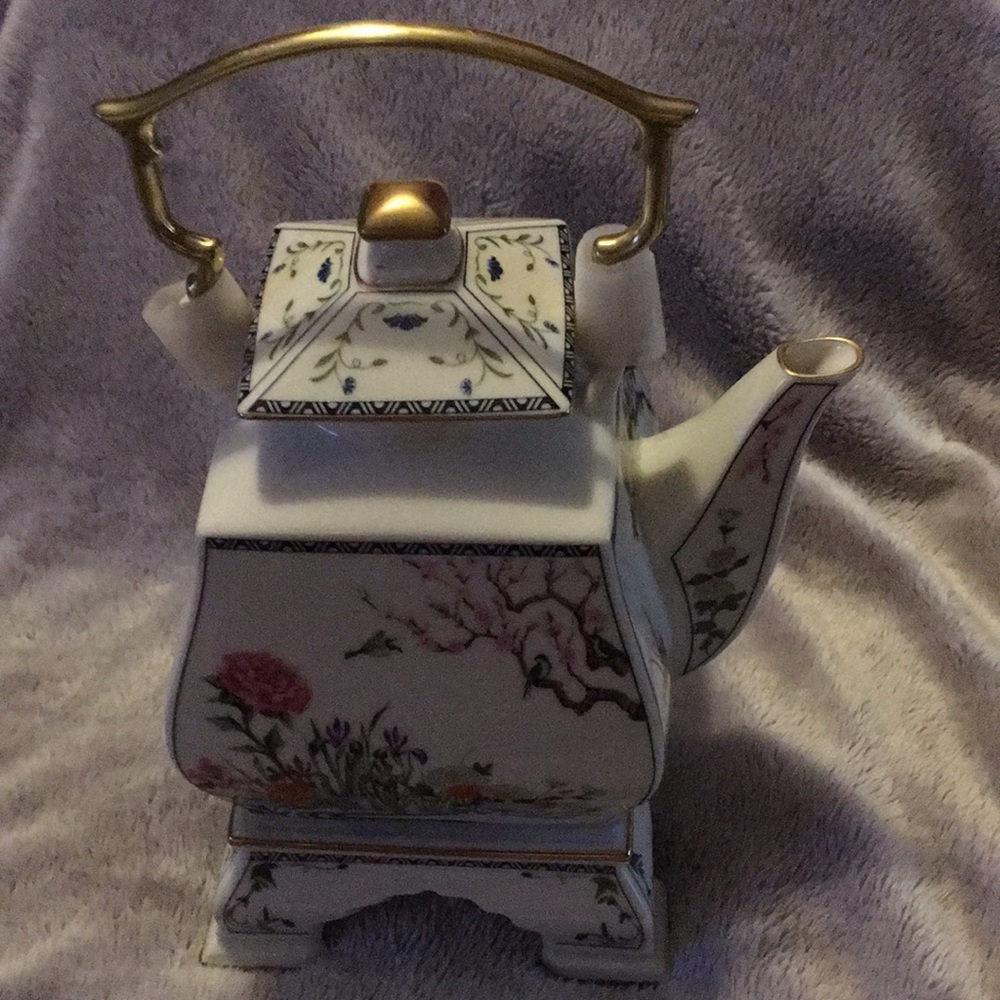 The Birds and Flowers of the Orient Porcelain Teapot, by Naoko Nobata,